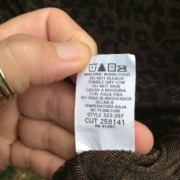 Briggs New York animal Print top/shell. - Picture 7 of 11